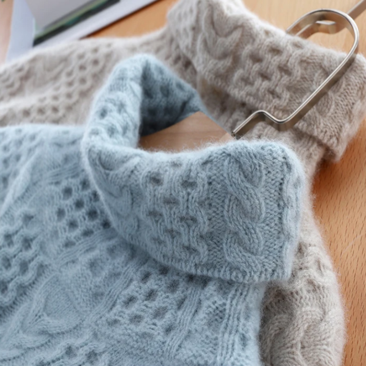 Jersey de cachemira de cuello alto con costuras