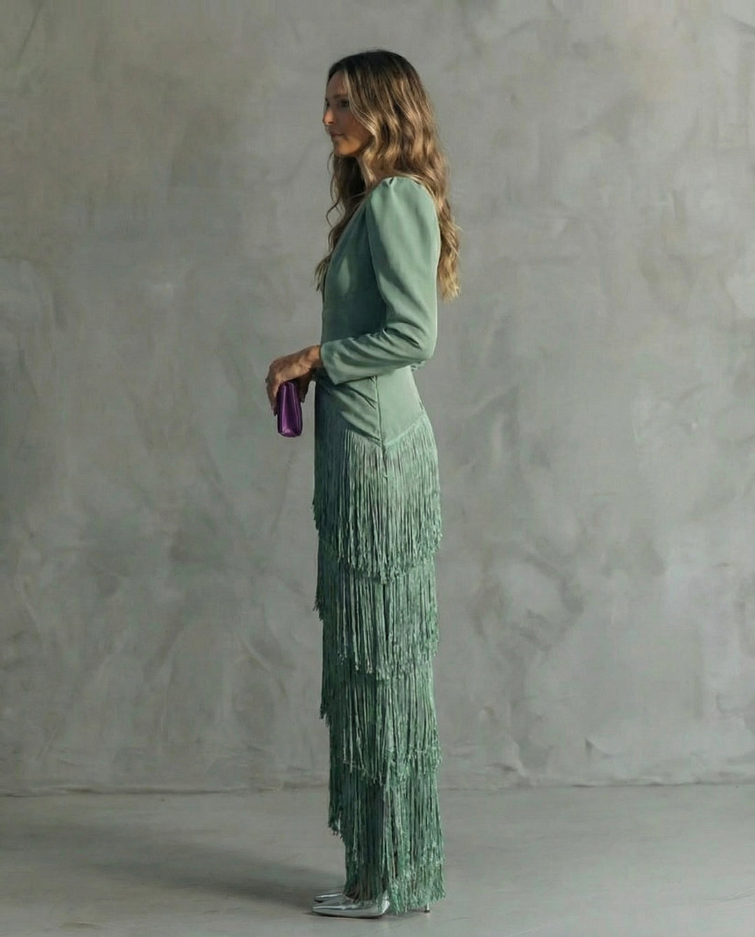 Clara · Vestido elegante con mangas de flecos para Mujer
